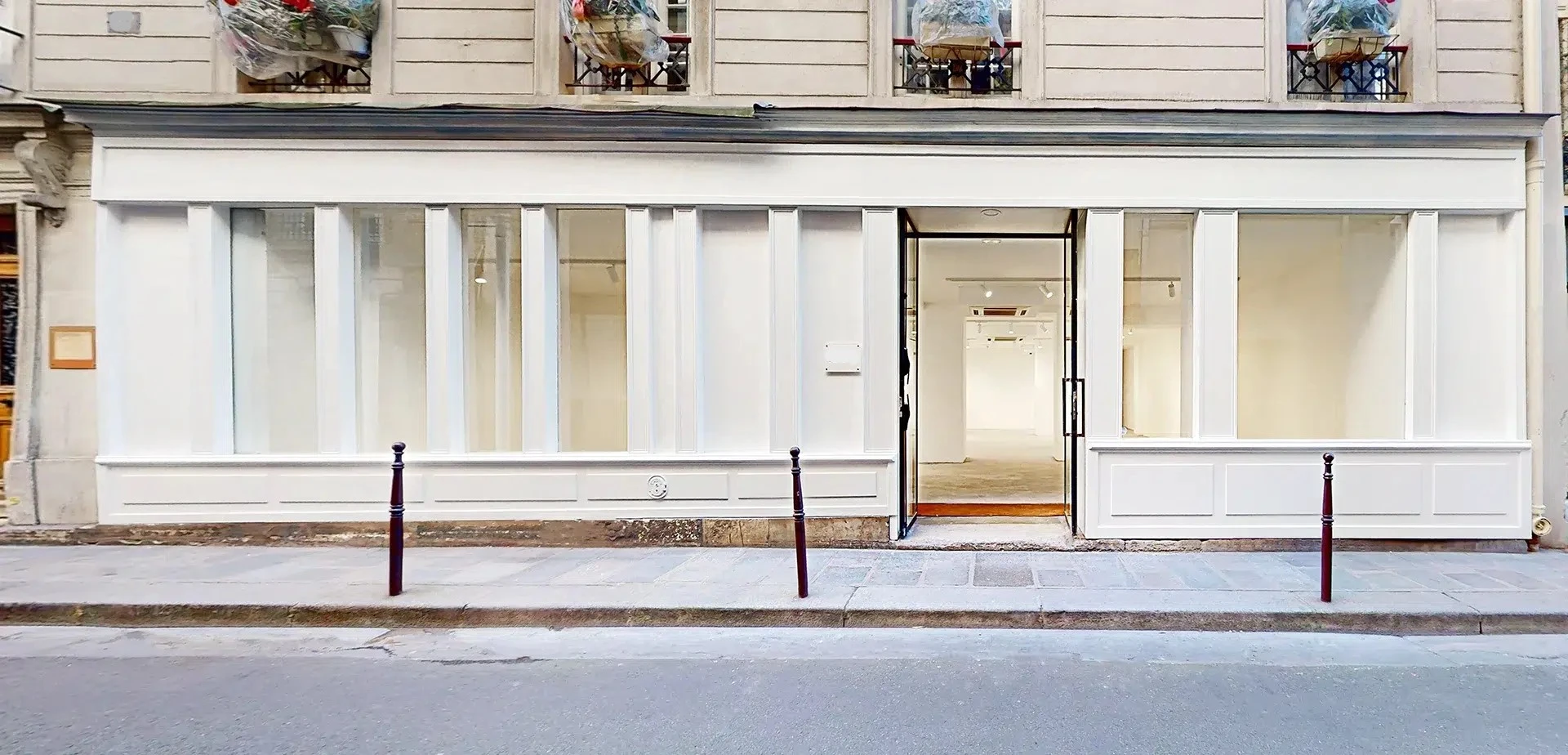 Capital Showroom - Photo 2