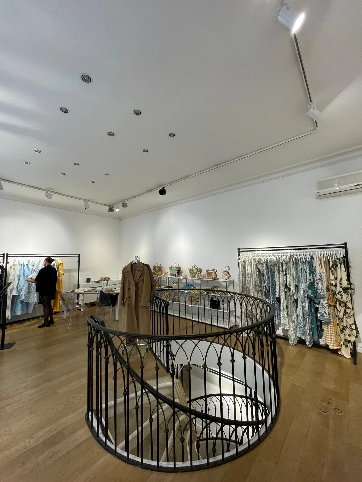 Le showroom des Champs Elysees - Photo 5