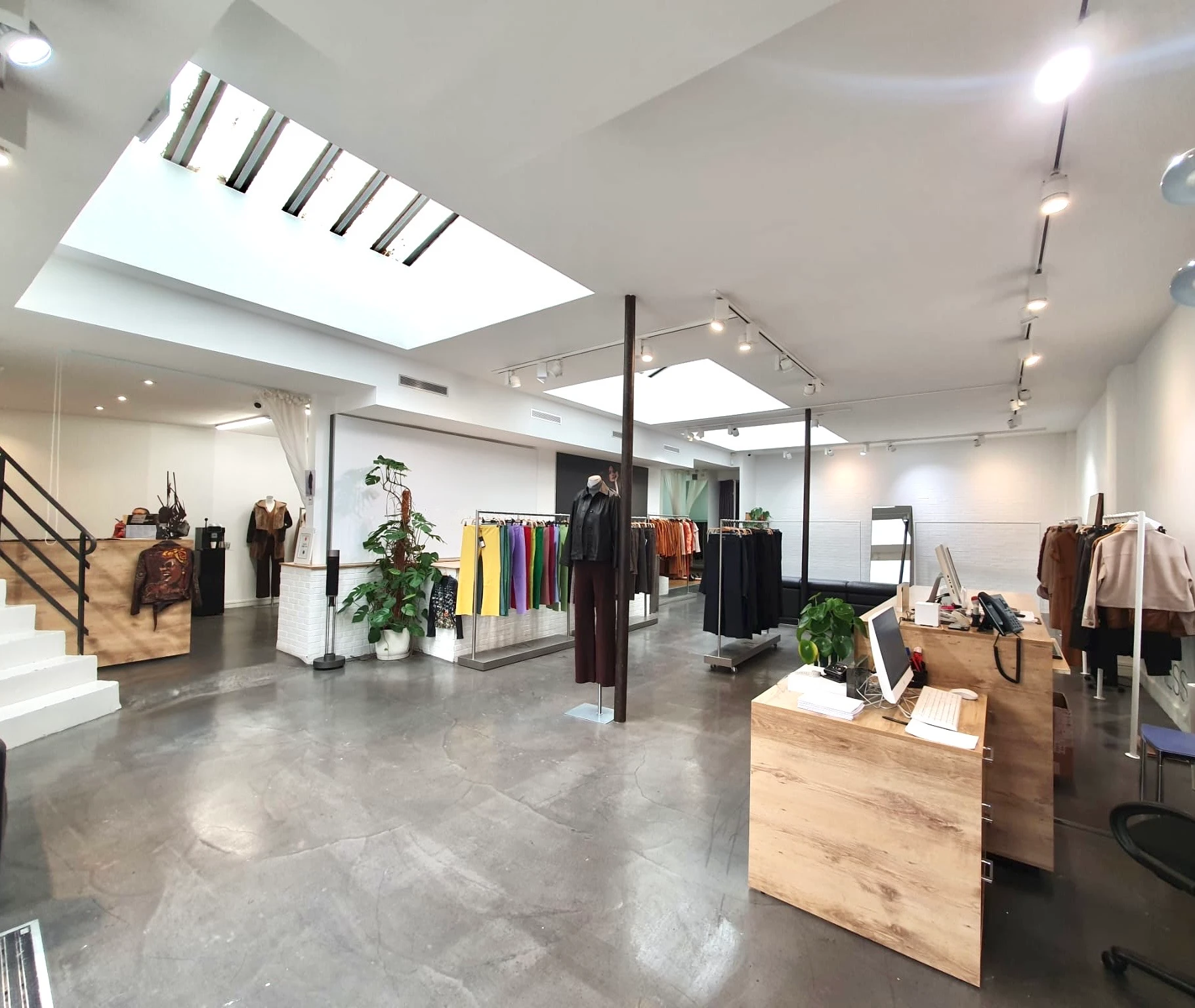 Showroom 111 - Photo 5