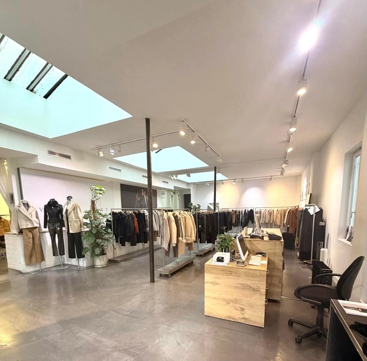 Showroom 111 - Photo 6