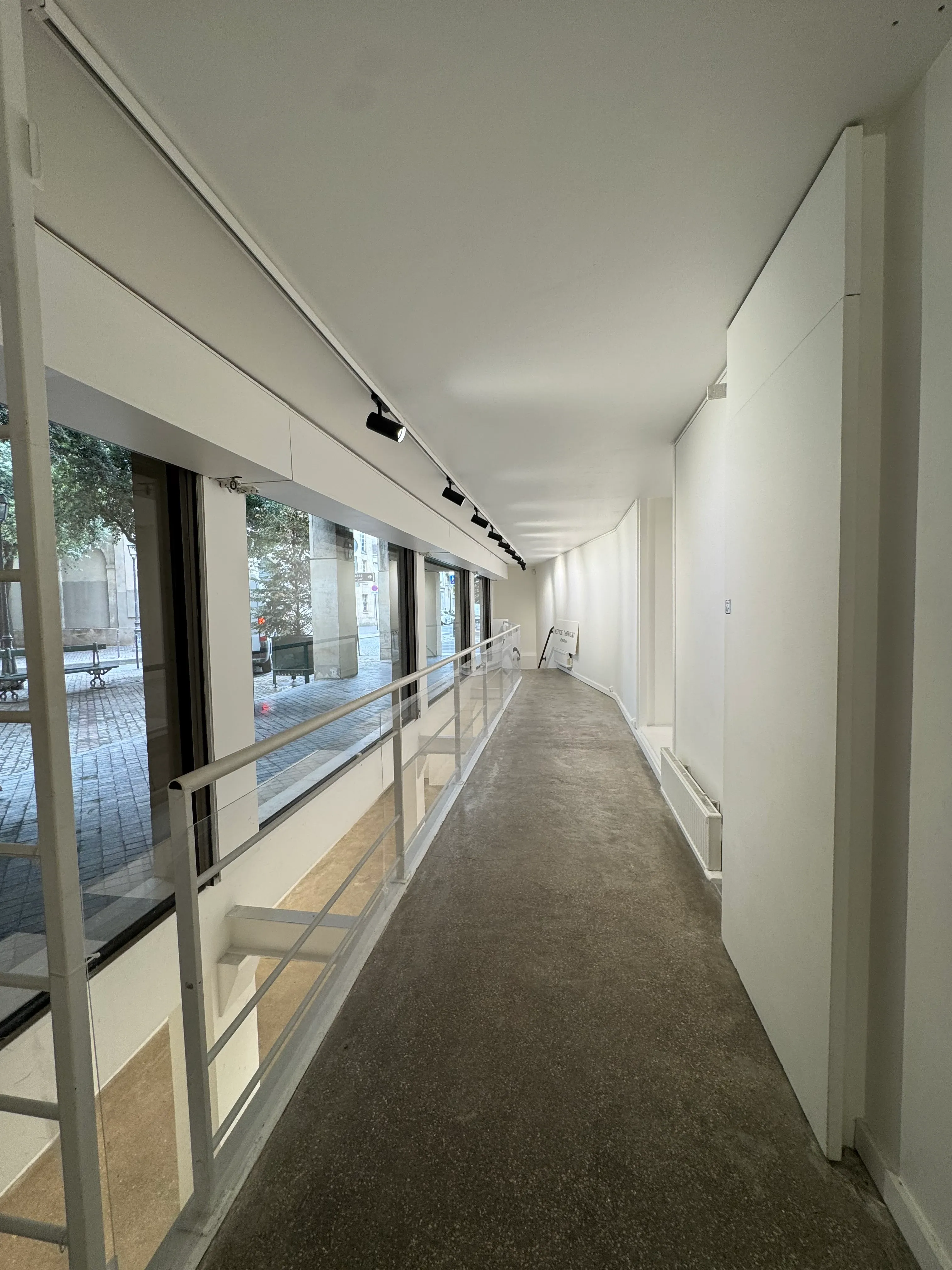 Showroom Alexandra - Photo 3