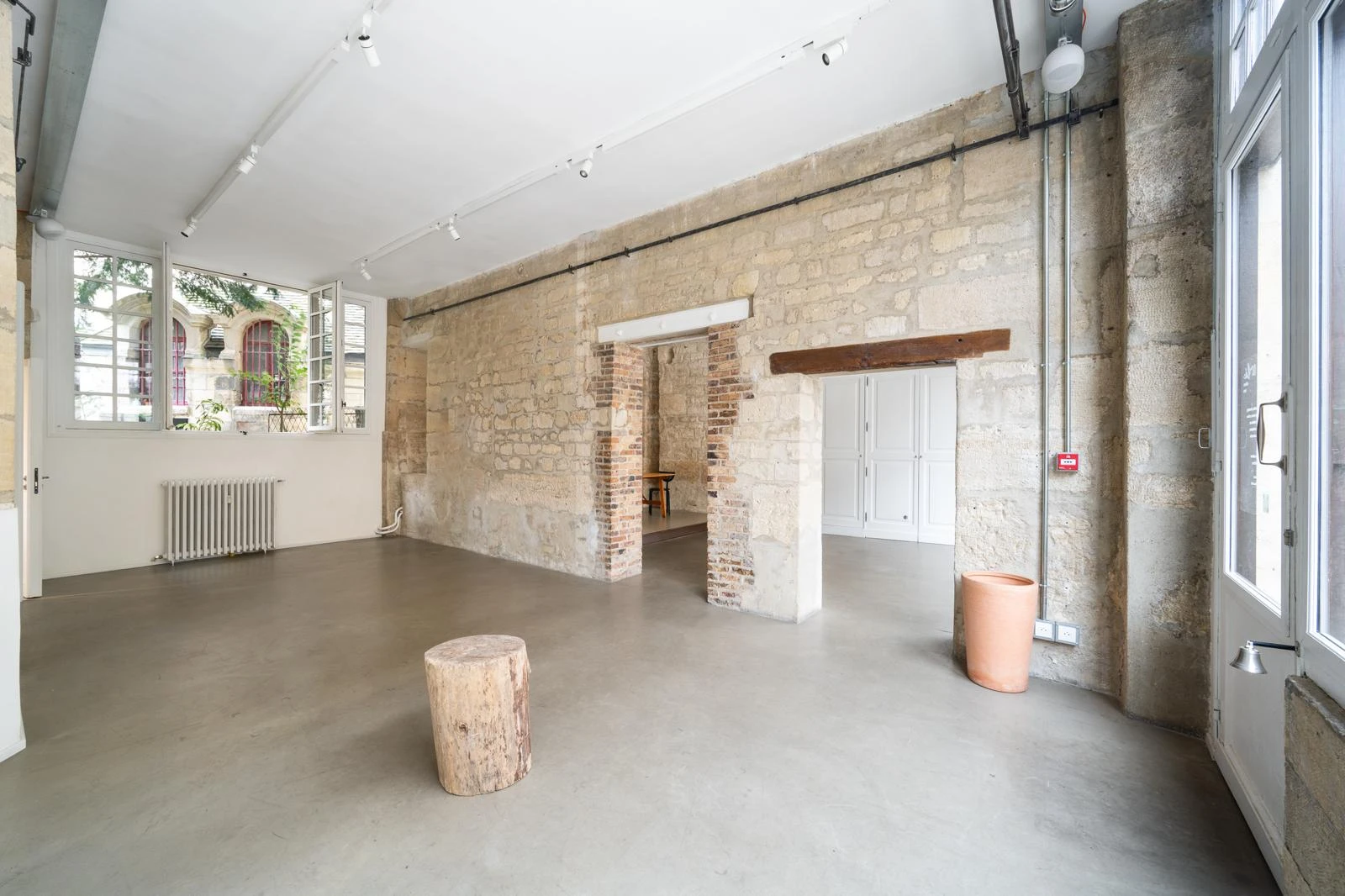 Showroom Flow - Photo 7