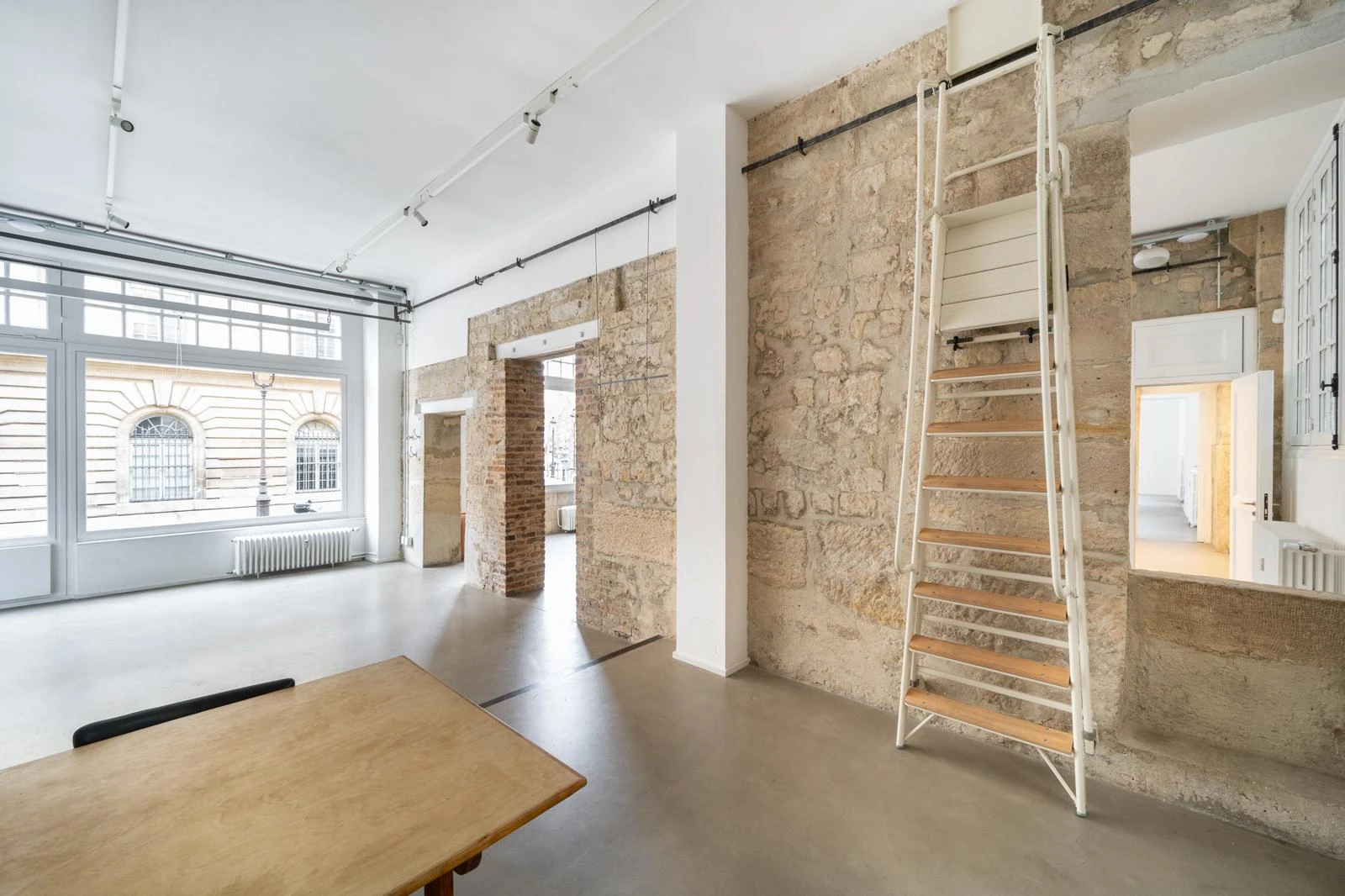 Showroom Flow - Photo 8