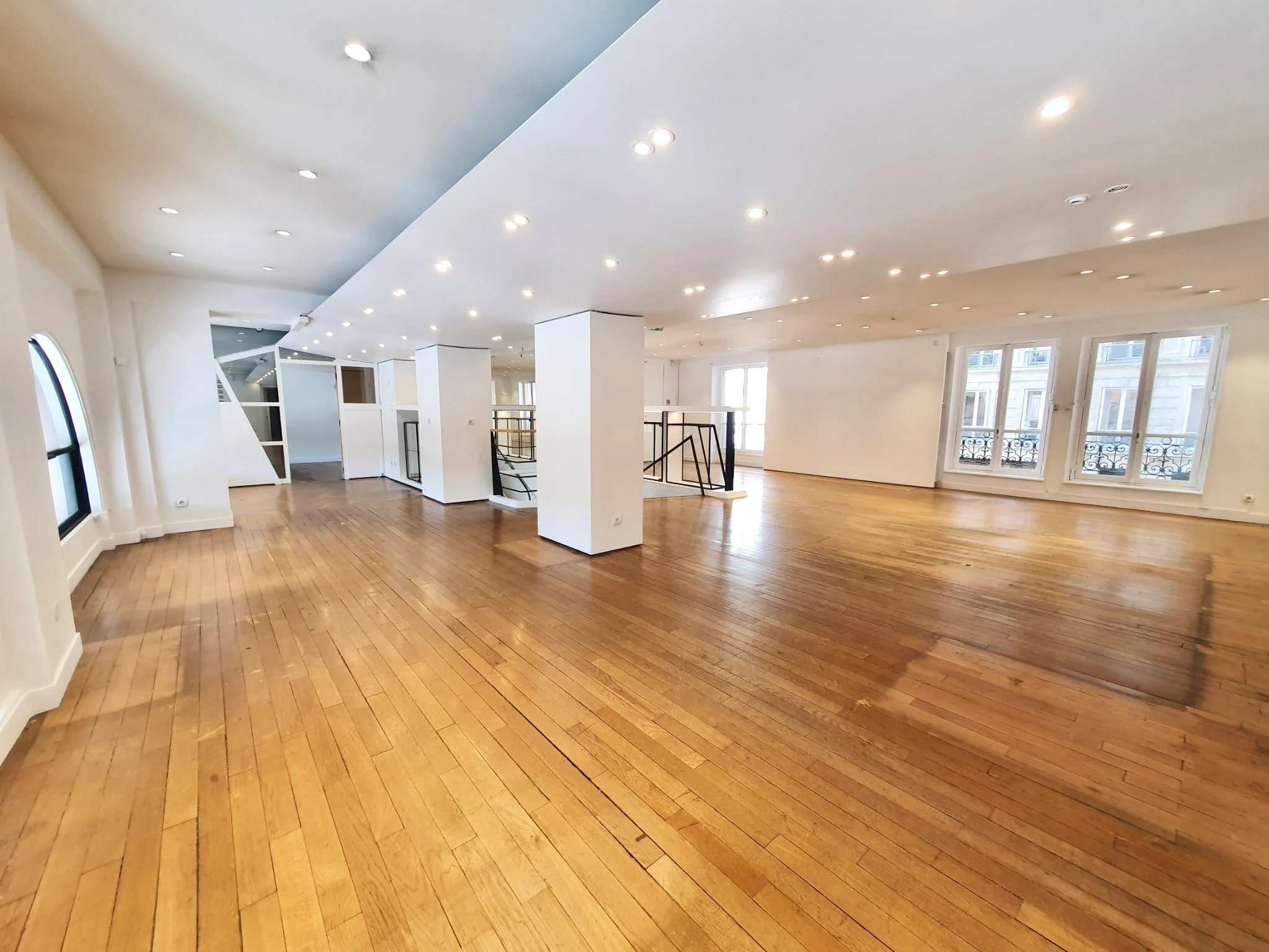 Showroom Le Second Prestige - Photo 1