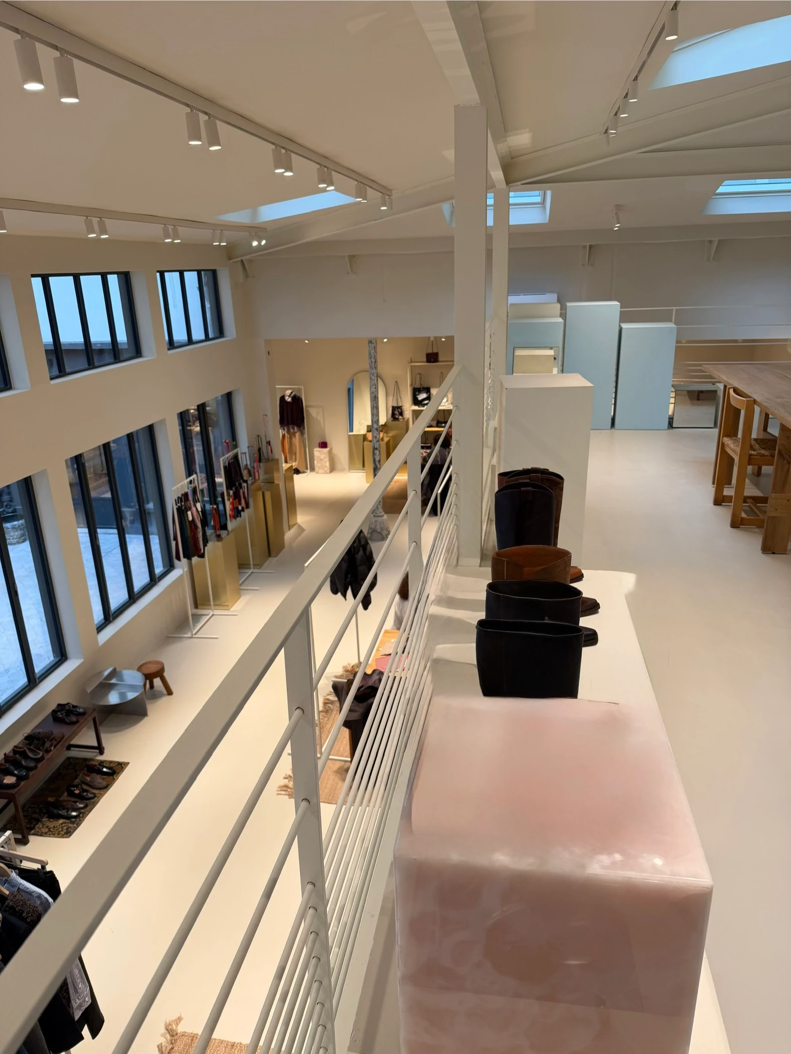 Showroom Redone - Photo 4