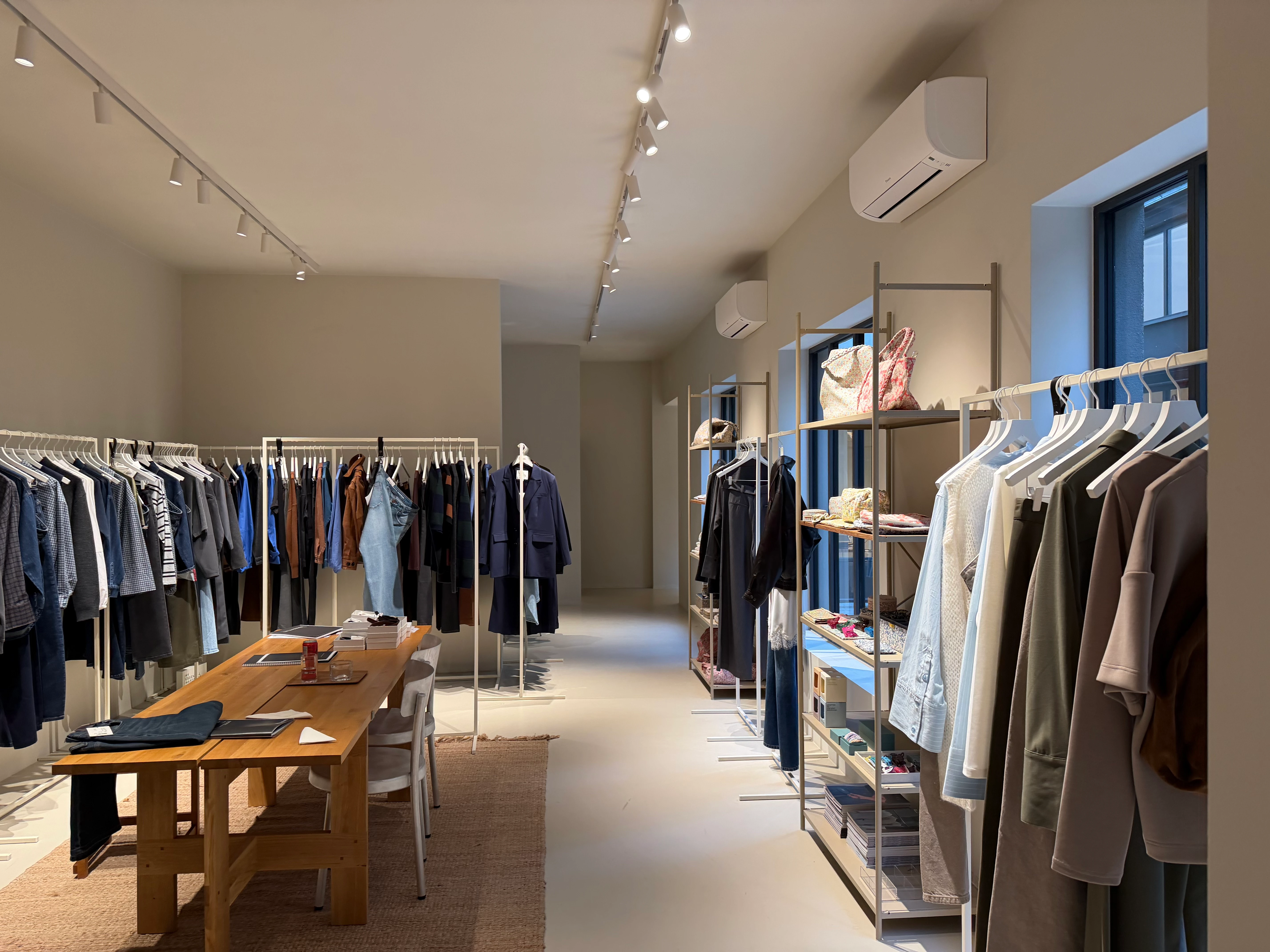 Showroom Redone - Photo 6