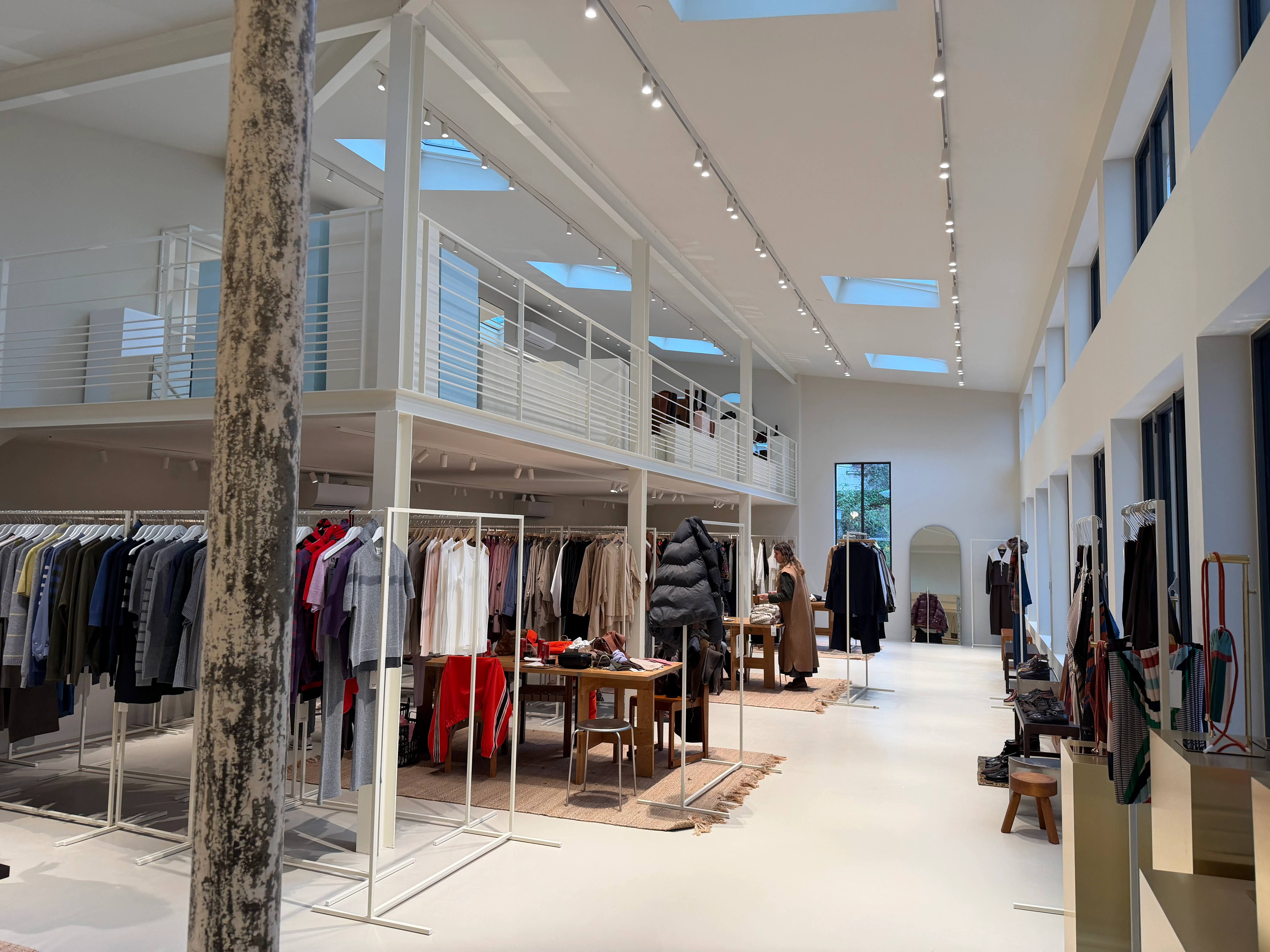 Showroom Redone - Photo 2