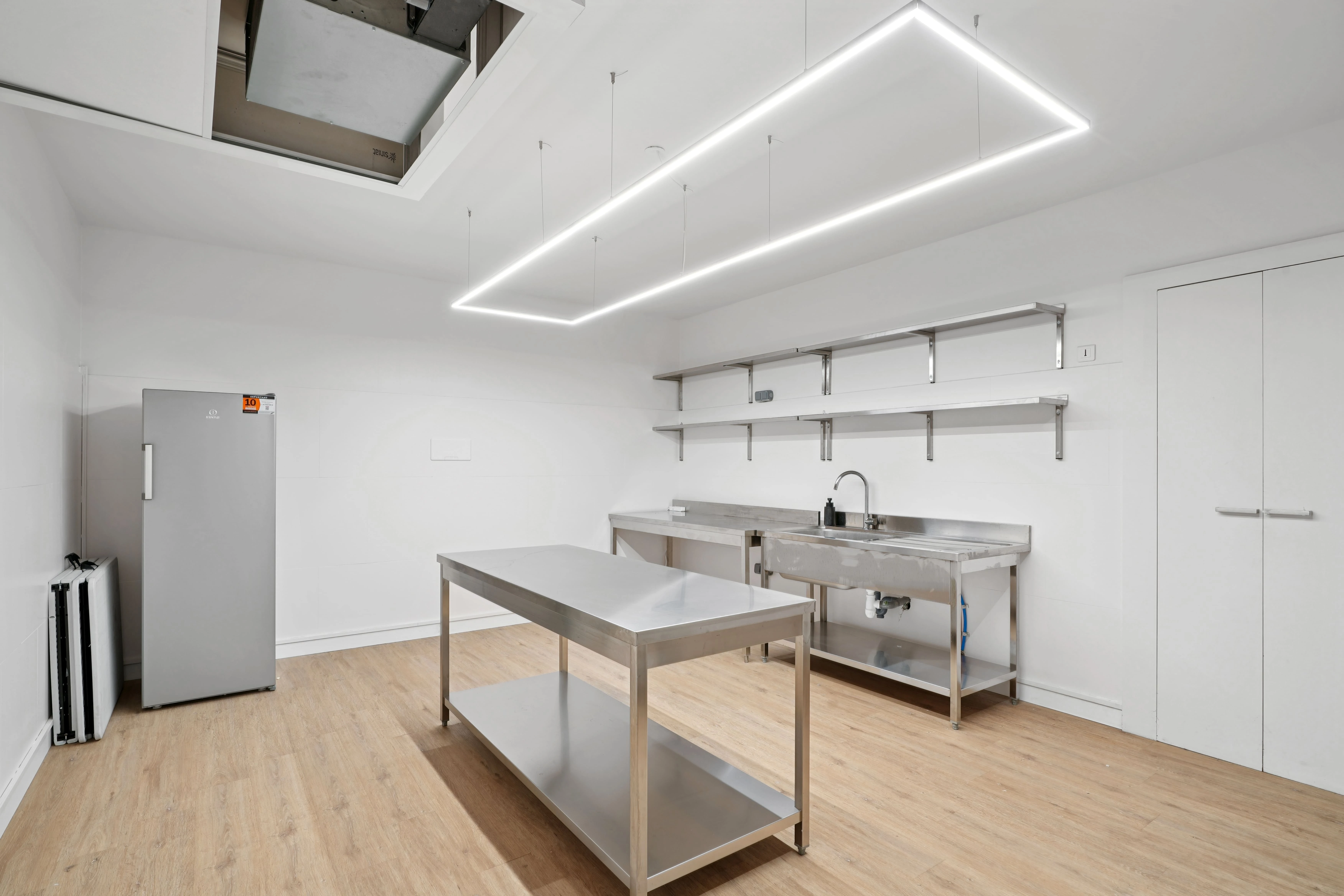 Showroom Sofia - Photo 7