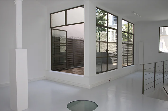 Zoom: Discover a vast and bright workshop in Le Marais for Paris Fashion Week